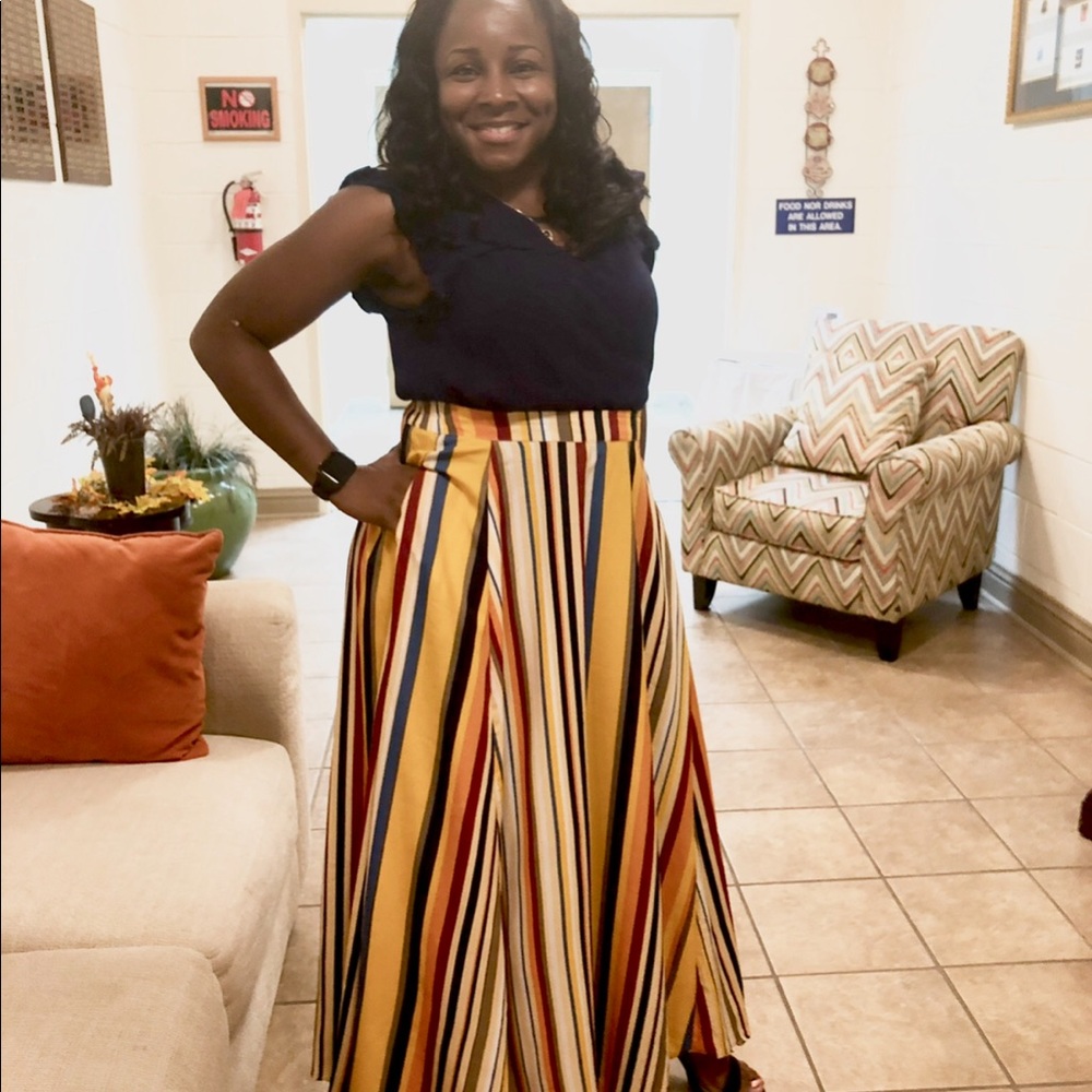 Beautiful gold stripped skirt with built in slip.